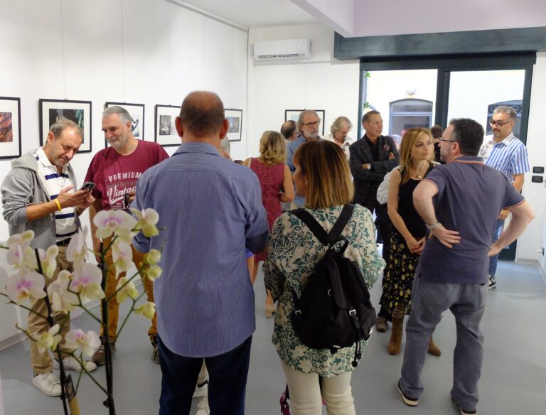 Grande successo per la mostra “Parallel” del fotografo Massimo Mantovani